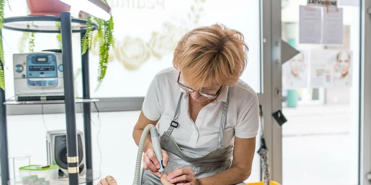Medicinálna suchá pedikúra aj s parafínom