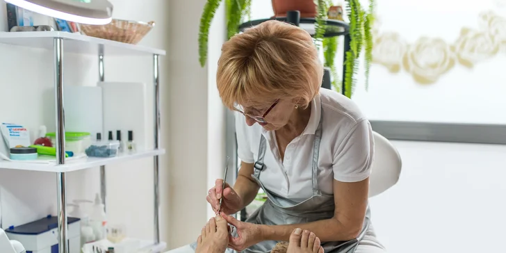 Medicinálna suchá pedikúra aj s parafínom