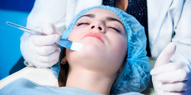 Kozmetické ošetrenia chemickým peelingom, led maskou či lifting pleti