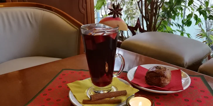Espresso Musetti s croassantom alebo vianočný punč s pagáčikom