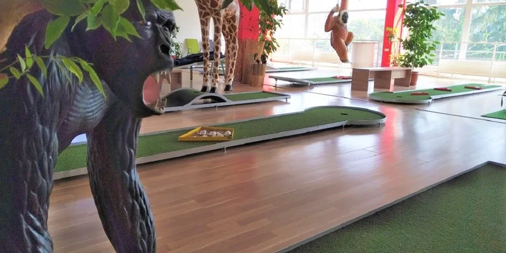 Vstup na jediný vnútorný minigolf v Košiciach - zábava pre celú rodinu!