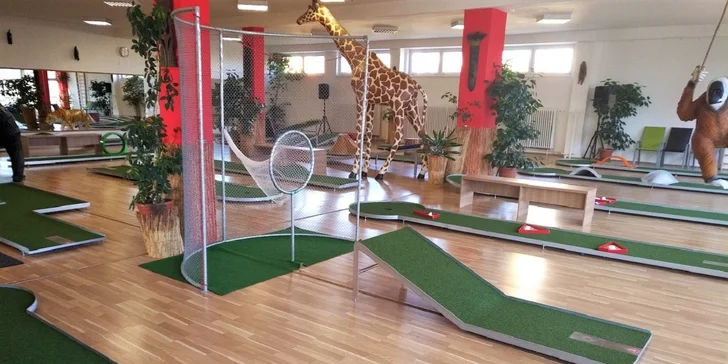 Vstup na jediný vnútorný minigolf v Košiciach - zábava pre celú rodinu!