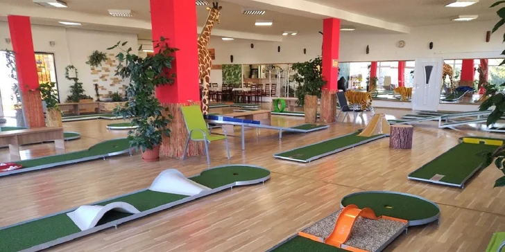 Vstup na jediný vnútorný minigolf v Košiciach - zábava pre celú rodinu!