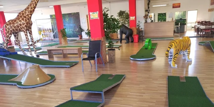 Vstup na jediný vnútorný minigolf v Košiciach - zábava pre celú rodinu!