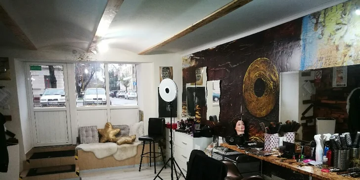 Darčekový poukaz na kadernícke služby a permanentný make-up