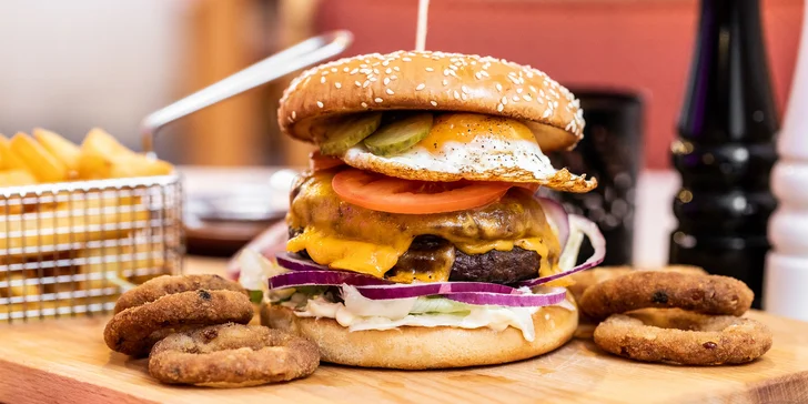 Burger s hranolčekmi a hodinou bowlingu
