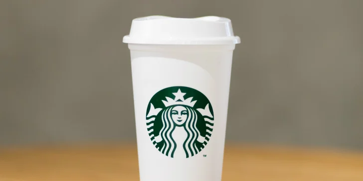 10% zľava na Merchandise Starbucks a Grande nápoj podľa výberu zdarma