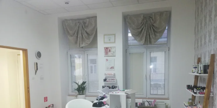 Gélové nechty či gél lak na ruky a nohy + ošetrenie BIO kozmetikou