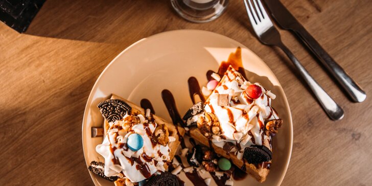 Sladké rande: domáce waffle s mrazeným jogurtom a kávou podľa výberu