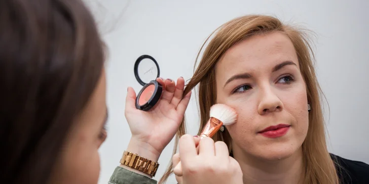 Lash lifting, predĺženie rias či spoločenské líčenie