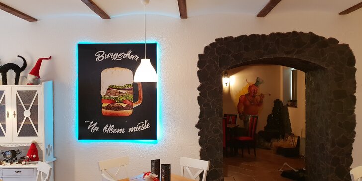 Dvojitý hovädzí, vegetariánsky alebo syrový burger v Burgerbare Na blbom mieste