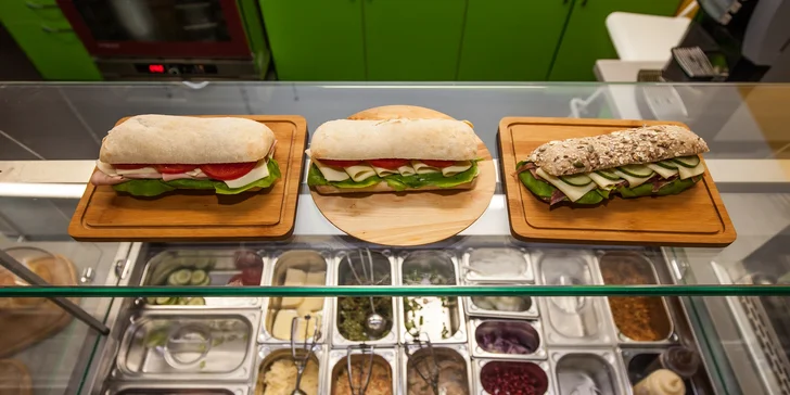 Raňajky v Kartoške: Panini, celozrnný croissant alebo bagel s nápojom