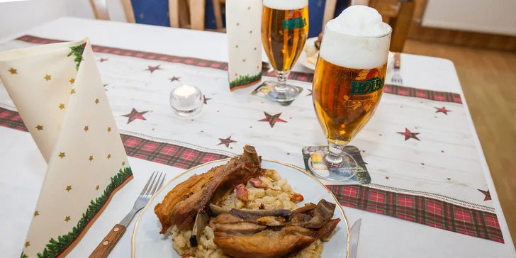 Pečené rebrá so strapačkami alebo s chlebom + Pivo alebo kofola