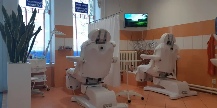 Úžasne príjemná biopedikúra chodidiel rybičkami Garra Rufa