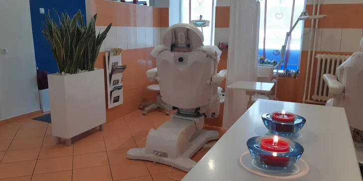 Úžasne príjemná biopedikúra chodidiel rybičkami Garra Rufa