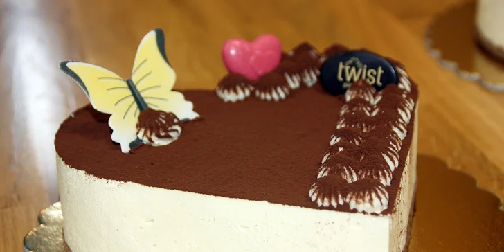 Vlastnoručne vyrábané tiramisu a káva pre náročných