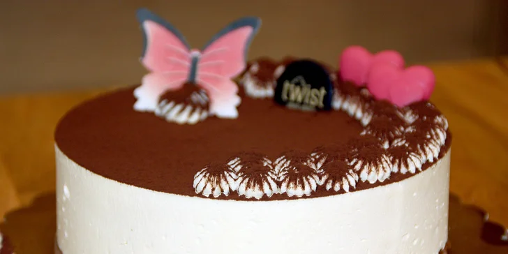 Vlastnoručne vyrábané tiramisu a káva pre náročných