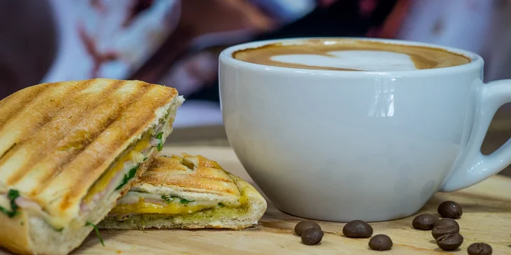Káva, smoothie, koláč, kaiserka, či wrap? To všetko nájdete v Bajovita Bistro!