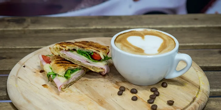 Káva, smoothie, koláč, kaiserka, či wrap? To všetko nájdete v Bajovita Bistro!