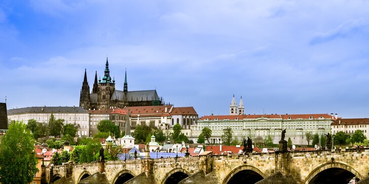 Výlet za historickými pamiatkami Prahy na kabriolete Mercedes CLK
