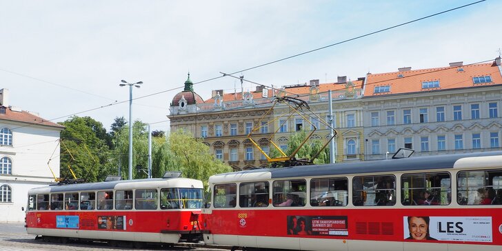 Výlet za historickými pamiatkami Prahy na kabriolete Mercedes CLK