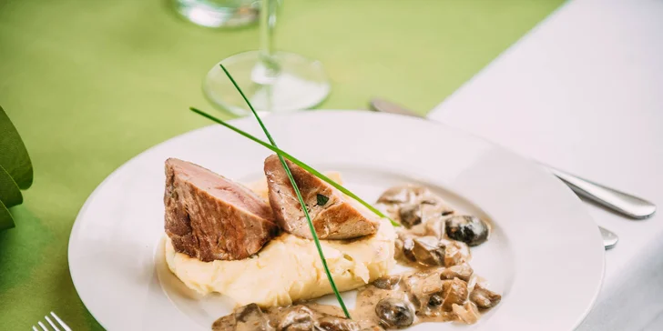 2 druhy trojchodového menu pre 2 osoby v reštaurácii Four4in