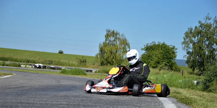 Adrenalín ako na F1: Jazda v profesionálnej motokáre na závodnom okruhu