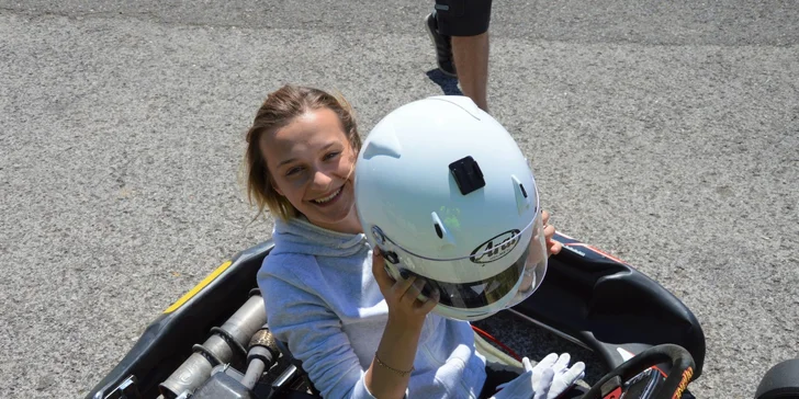 Adrenalín ako na F1: Jazda v profesionálnej motokáre na závodnom okruhu