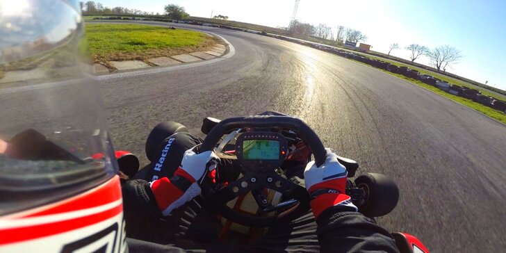 Adrenalín ako na F1: Jazda v profesionálnej motokáre na závodnom okruhu