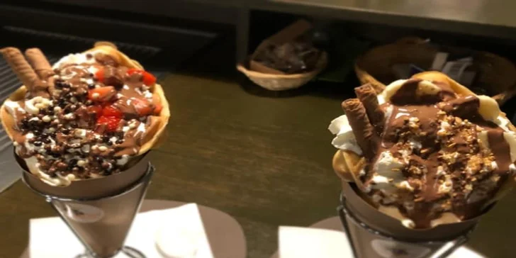 Nadýchané BubbleWaffle podľa vášho výberu s plnkou, posýpkou a topingom