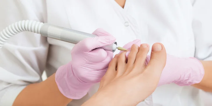 Hydratované a hladké chodidlá vďaka medicinálnej suchej pedikúre
