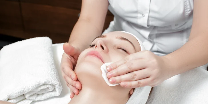 Lash lifting či relaxačná masáž tváre s lávovými kameňmi a čistením
