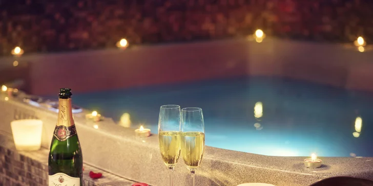 Romantický VIP privátny wellness vstup pre dvoch + masáž lávovými kameňmi a občerstvenie