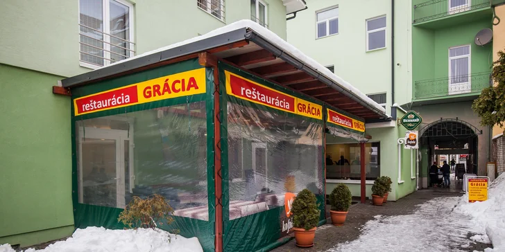 Vyprážaný syr Grácia pre dvoch s prílohou a pivom Bernard 10° alebo Kofolou