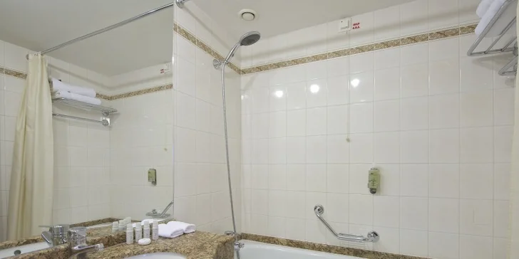 Pobyt v čarokrásnej Prahe: 4* hotel, raňajky v talianskom bistre a atrakcie pre celú rodinu