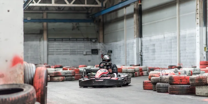Adrenalínová jazda na motokárach vo Veľkom Šariši