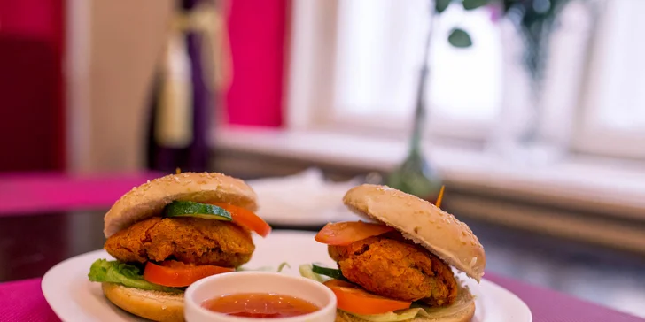 Nádych Indie s chutnými Chilli Potato, Pav Bhaji alebo Chicken Curry