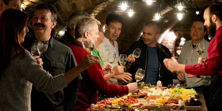 Zážitky v podzemnom meste vína: prehliadka, piknik či jazzový koncert vo Valtickom podzemí