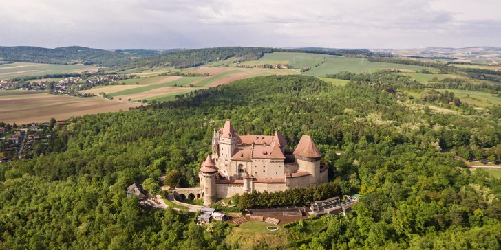 Romantický hrad Kreuzenstein a výstava veteránov