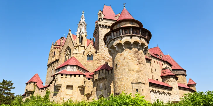 Romantický hrad Kreuzenstein a výstava veteránov
