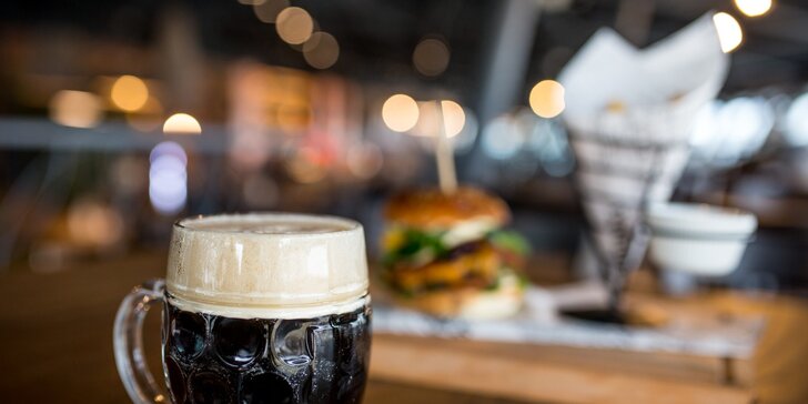 Legendárny polkilový pivárenský burger s hranolčekmi a nápojom + zľava na ďalší konzum