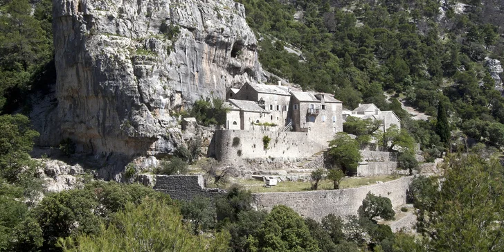 Dovolenka na Brači: 4-7 nocí, letovisko Bol, apartmány 300 m od pláže