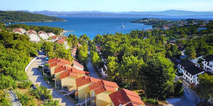 Oddych na ostrove Šolta: apartmány vhodné pre 5 osôb, len 150 m od mora!