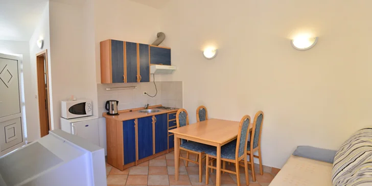 Oddych na ostrove Šolta: apartmány vhodné pre 5 osôb, len 150 m od mora!