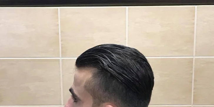 Pánsky strih vlasov a úprava brady v Sparkle Barbershope
