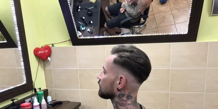 Pánsky strih vlasov a úprava brady v Sparkle Barbershope