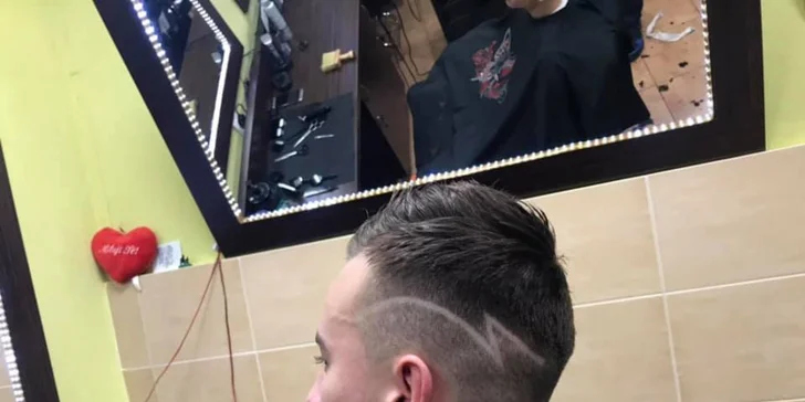 Pánsky strih vlasov a úprava brady v Sparkle Barbershope