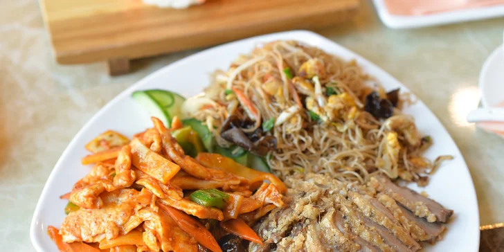 Bohaté menu pre dve osoby v ázijskej reštaurácii Avion Sunshine