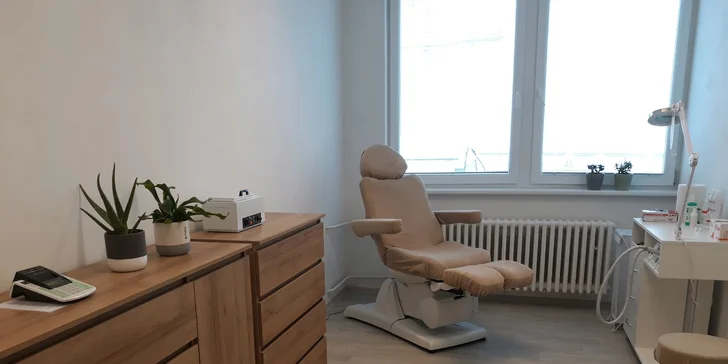 Wellness alebo kombinovaná pedikúra aj s gél lakom v salóne Naboso