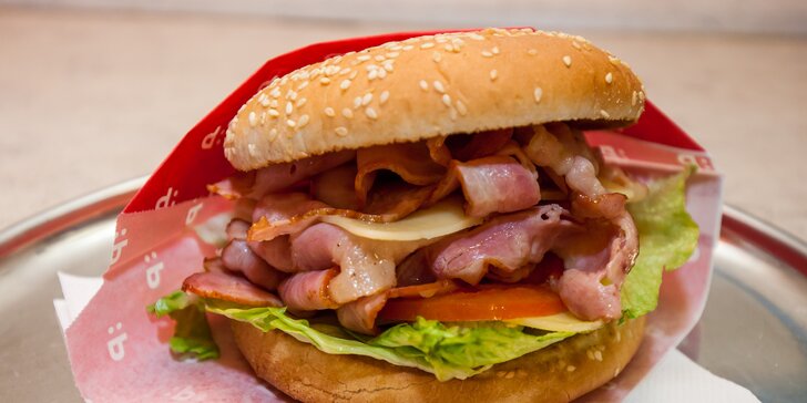 Pochutnajte si na burgri alebo na burger menu podľa výberu v PAPA´S